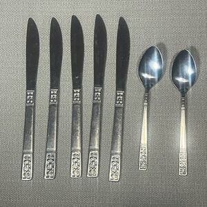 Customcraft Stainless Taiwan Flatware 5 Knives 2 Spoons Fleur De Lis Pattern